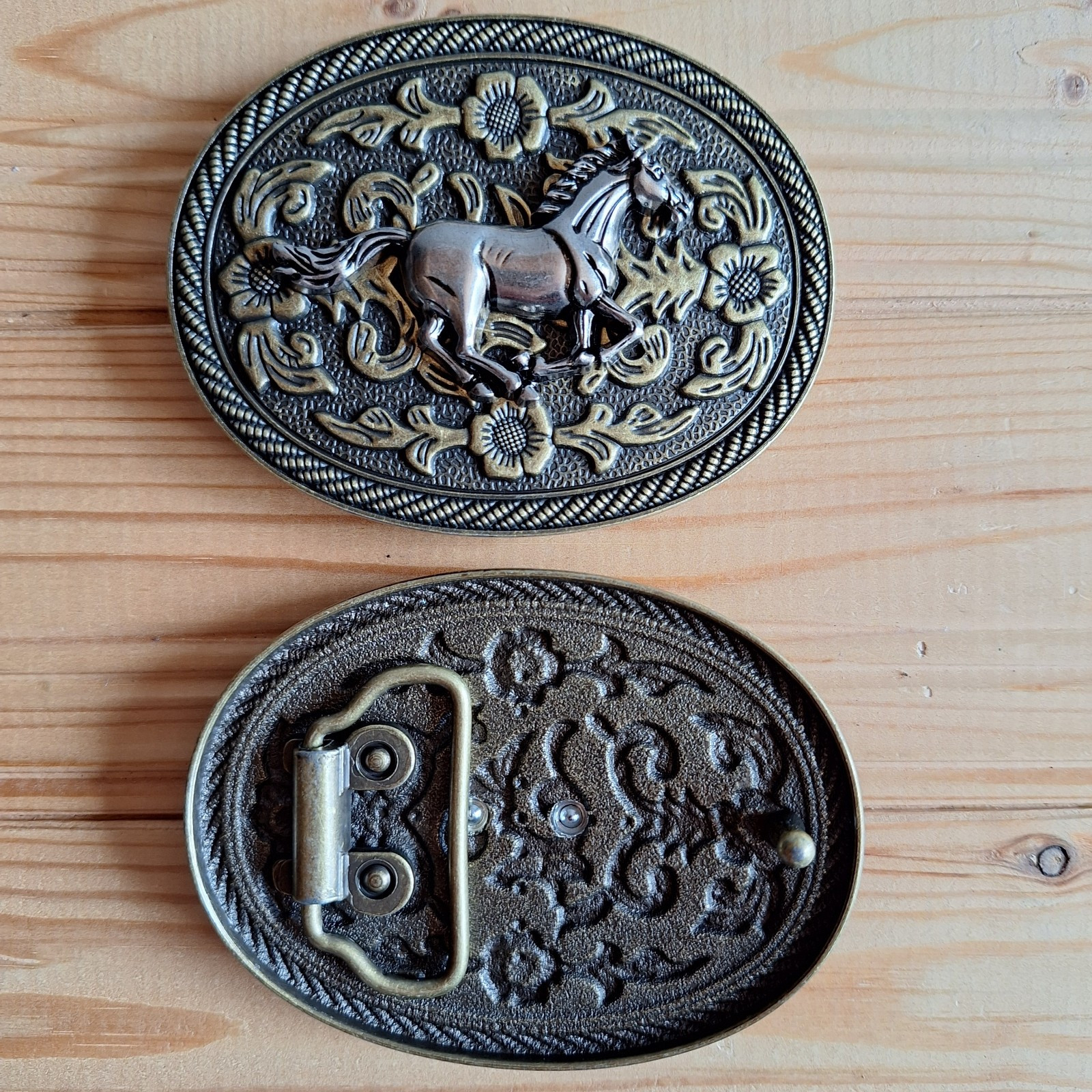 Horse western country oval bronze & metal belt buckle