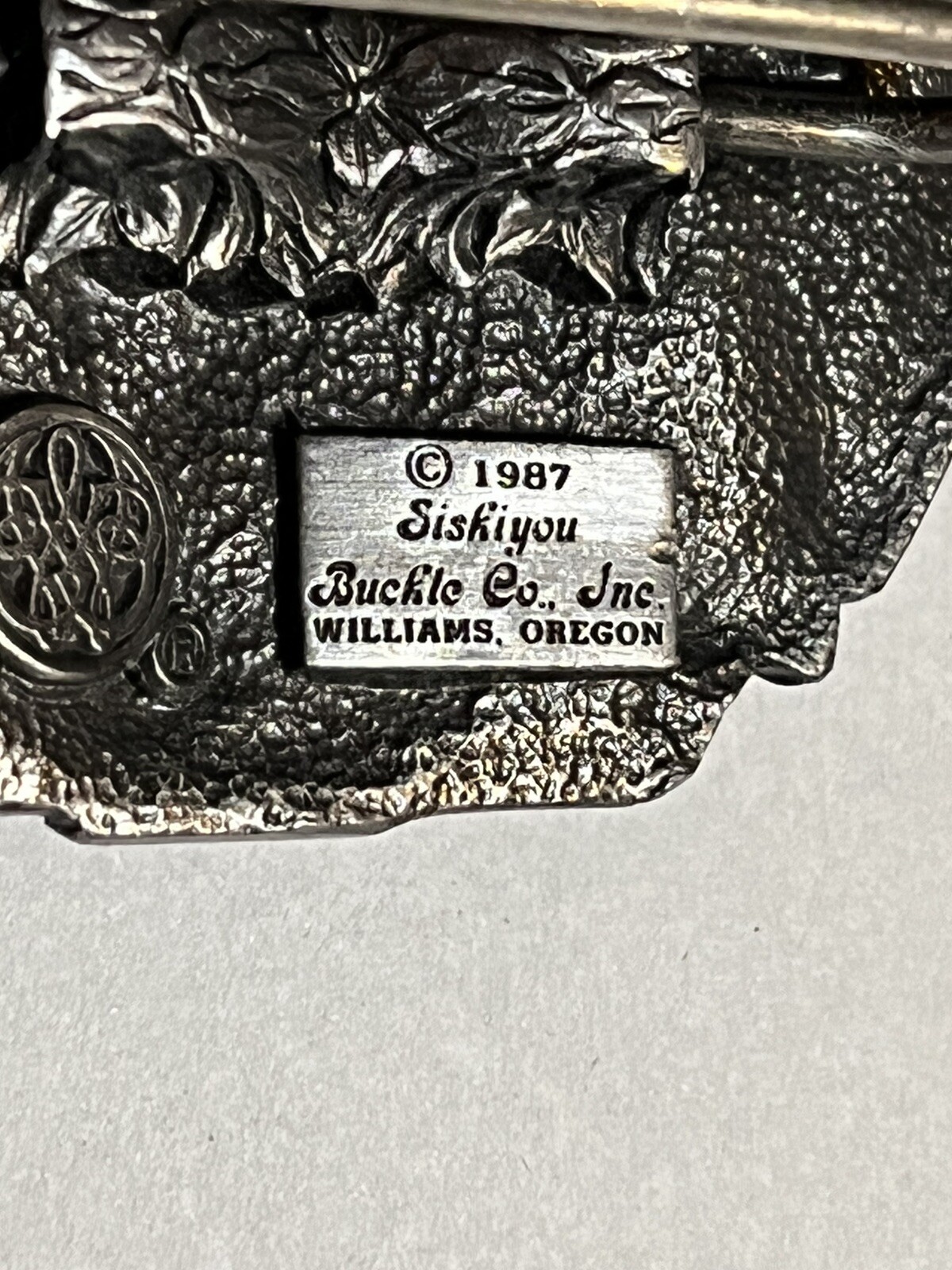 NICE PLUMBER BELT BUCKLE SOLID PEWTER WITH RED 1987 MADE IN USA SISKIYOU CO