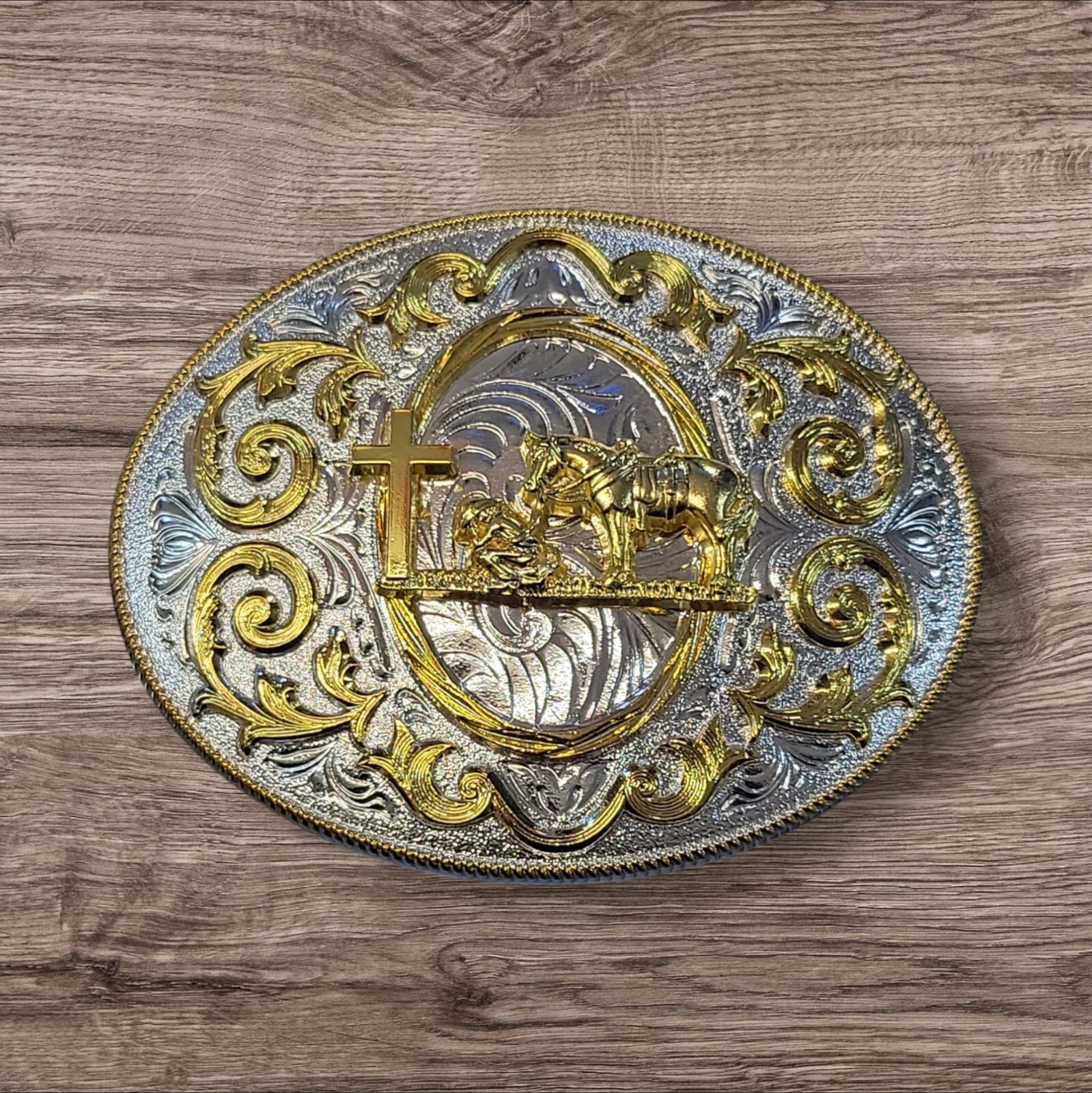 Oval Christian Cowboy – Belt Buckle For Man 4.25&Prime;x3.25&Prime; Silver Tone/Gold