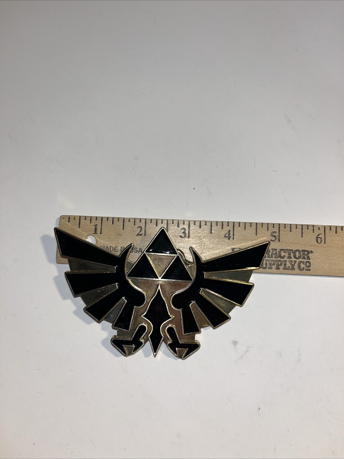 The Lengend of Zelda Twilight Princess Triforce Logo Belt Buckle 2008 – Nintendo
