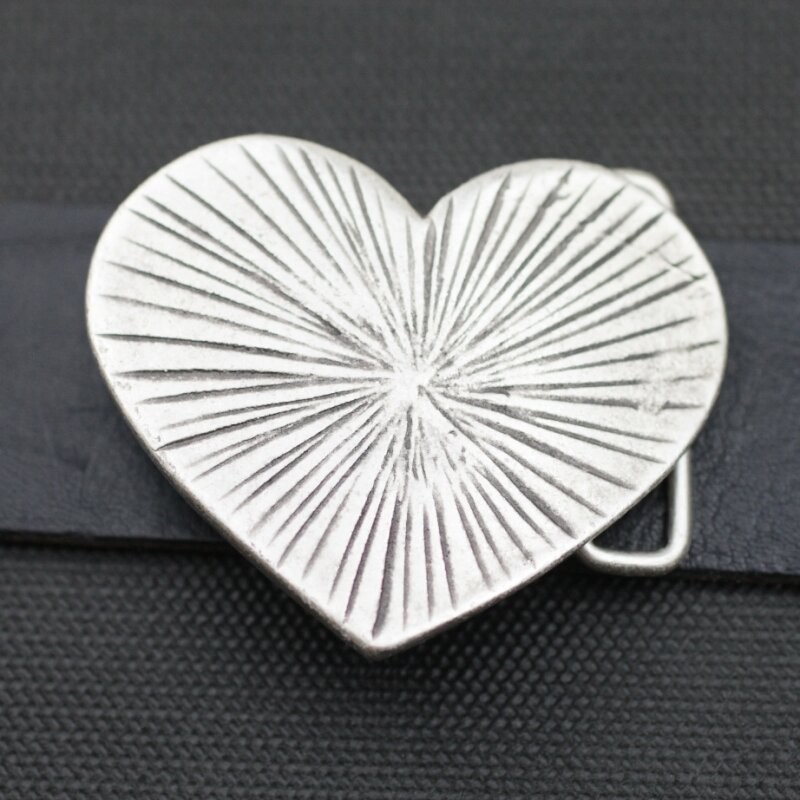 Radiant Heart Belt Buckle – Romantic Design, Classic and Modern