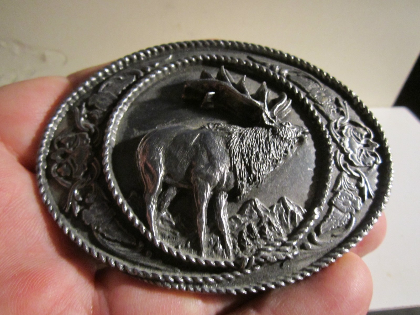 1991 WILD DEER SCENE BELT BUCKLE VERY HEAVY – GW-26