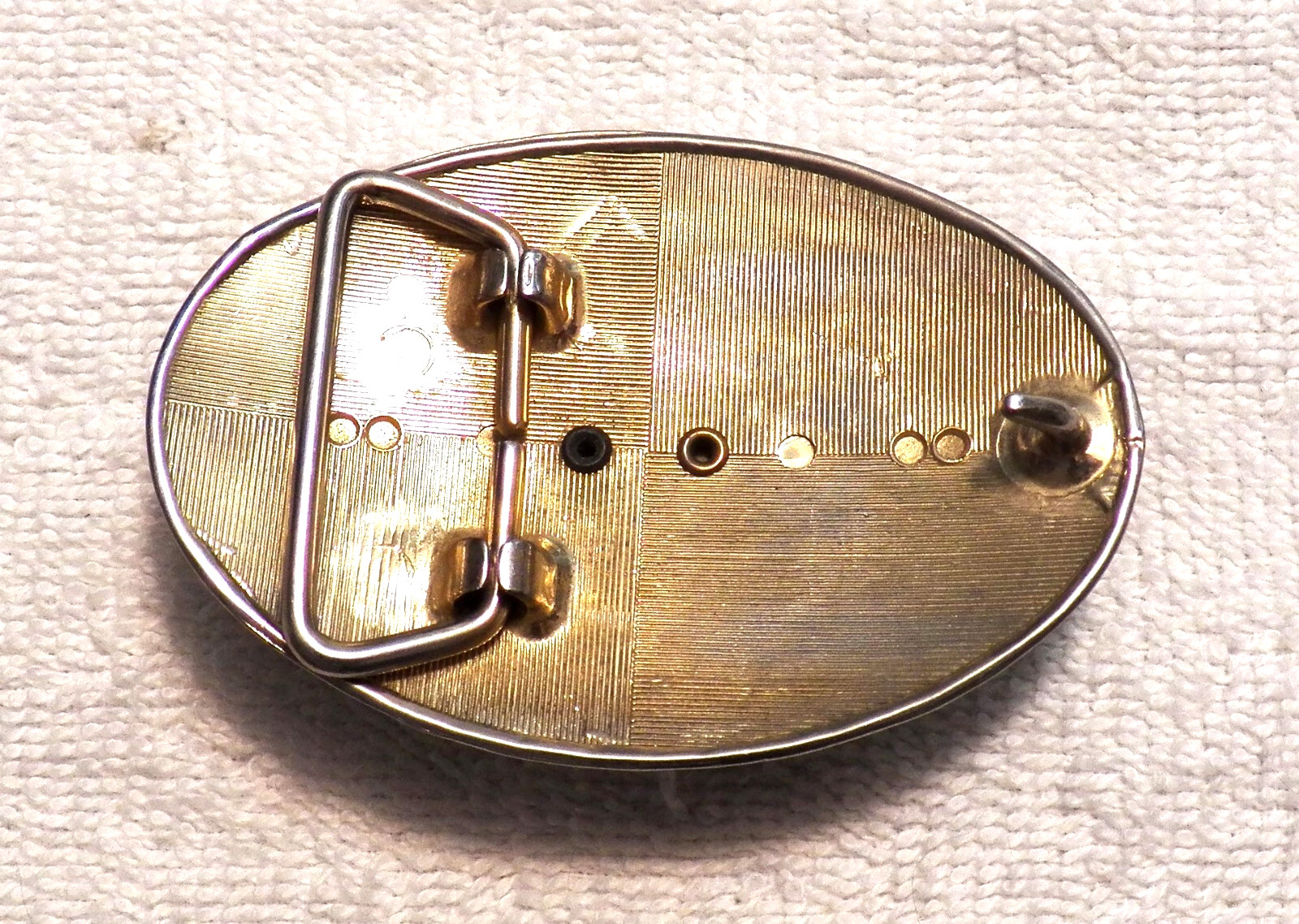 VINTAGE BELT BUCKLE UNIQUE OVAL DECORATIVE DESIGN COSTUME STONE GOLD TONE BB16