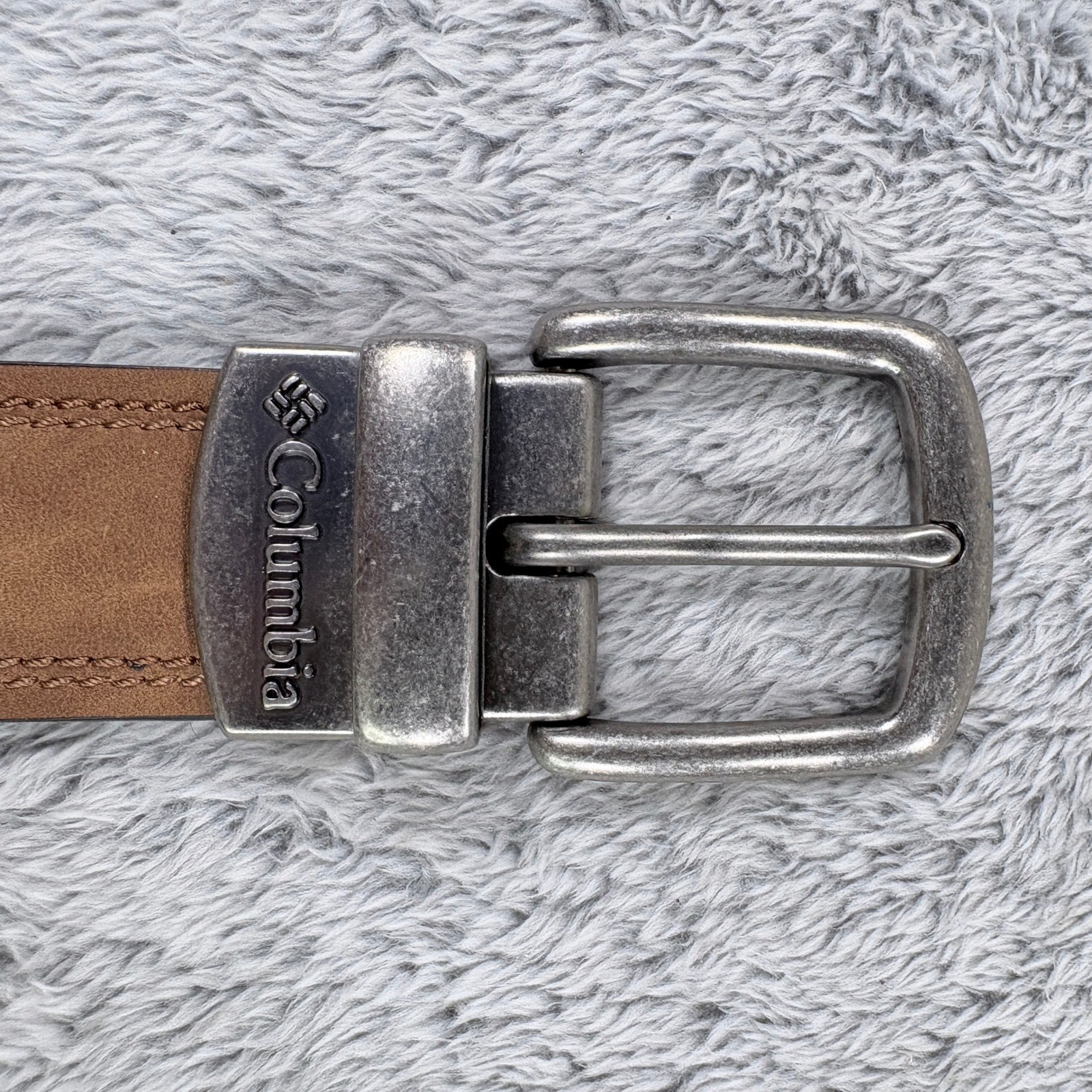 Columbia Men&rsquo;s Reversible Silver Buckle Belt Size 38-40 Synthetic Leather