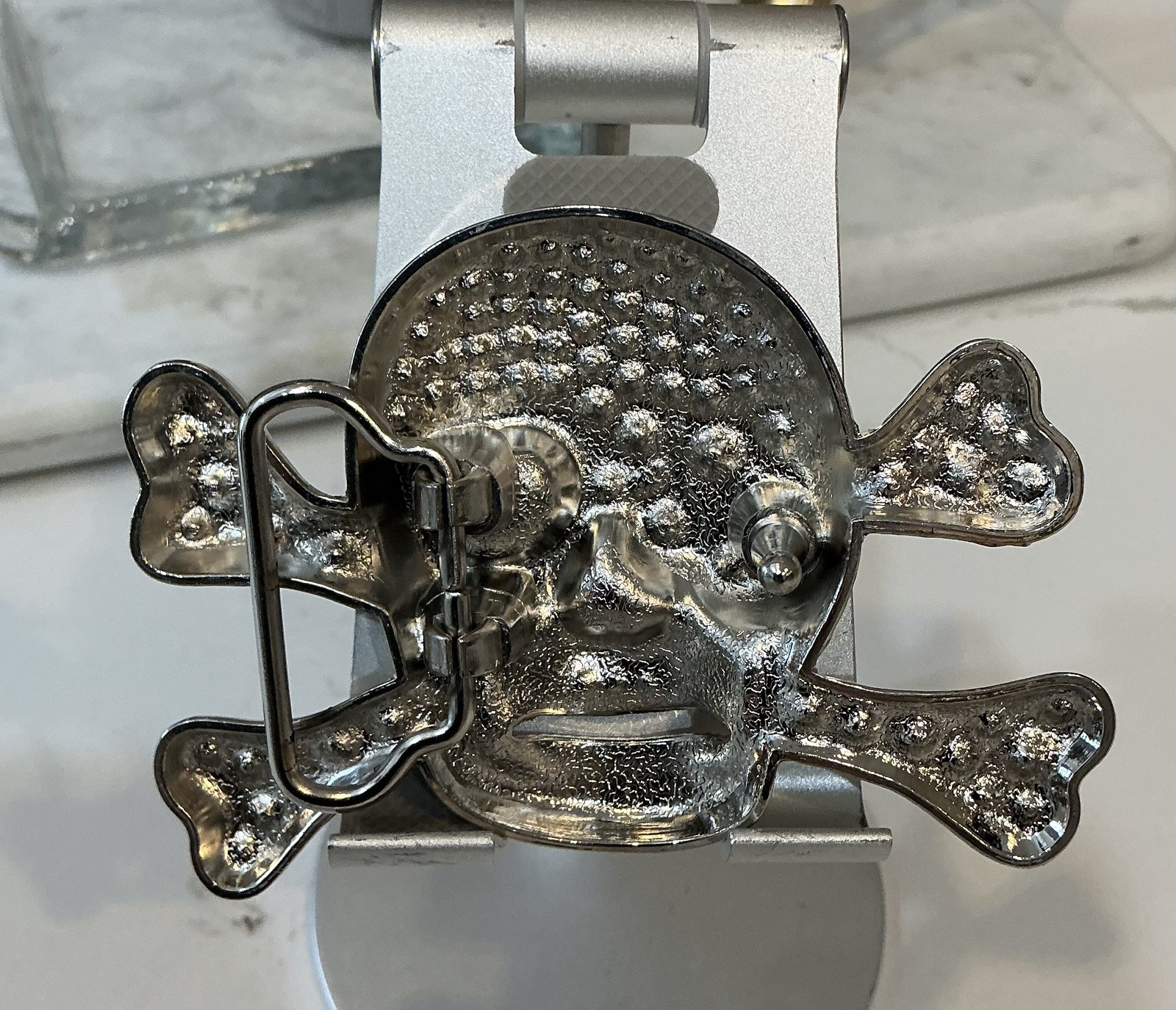 NWOT Skull & Crossbones Silver Metal Belt Buckle with Aqua & White Rhinestones