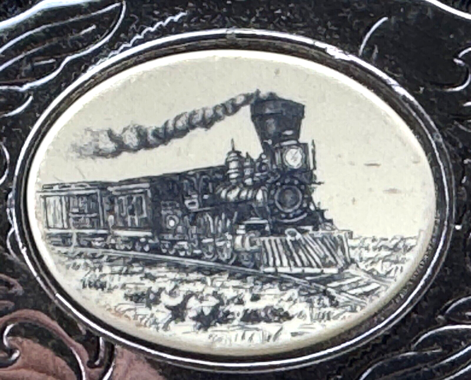 VINTAGE SILVER TONE FAUX SCRIMSHAW TRAIN LOCOMOTIVE ENGINE BELT BUCKLE