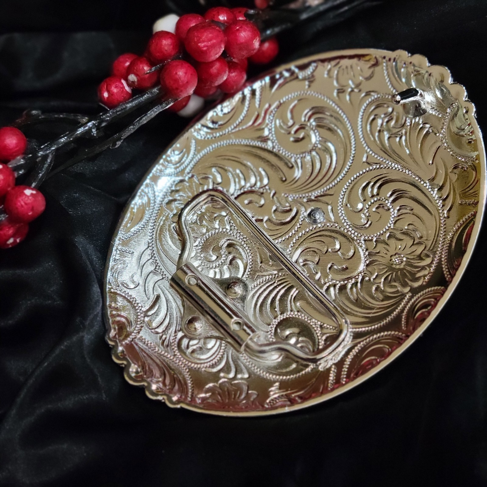 Four Aces Western Belt Buckle Cowboy Fashion Rodeo Oval Buckle Silver & Rosetone