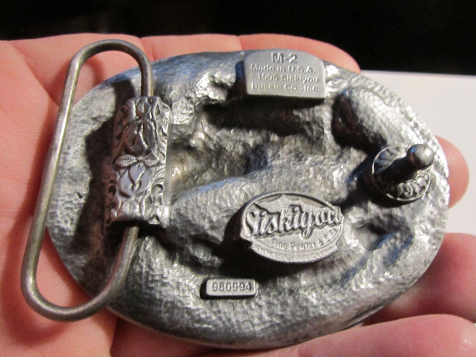 HORSE AND HORSE SHOE DESIGN VINTAGE BELT BUCKLE IN PEWTER – GW-15