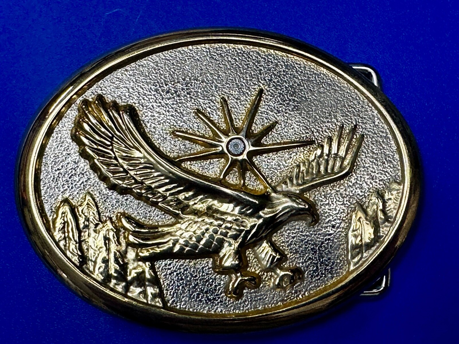 Patriotic American Eagle flying over Mountains w/ starburst Vintage belt buckle