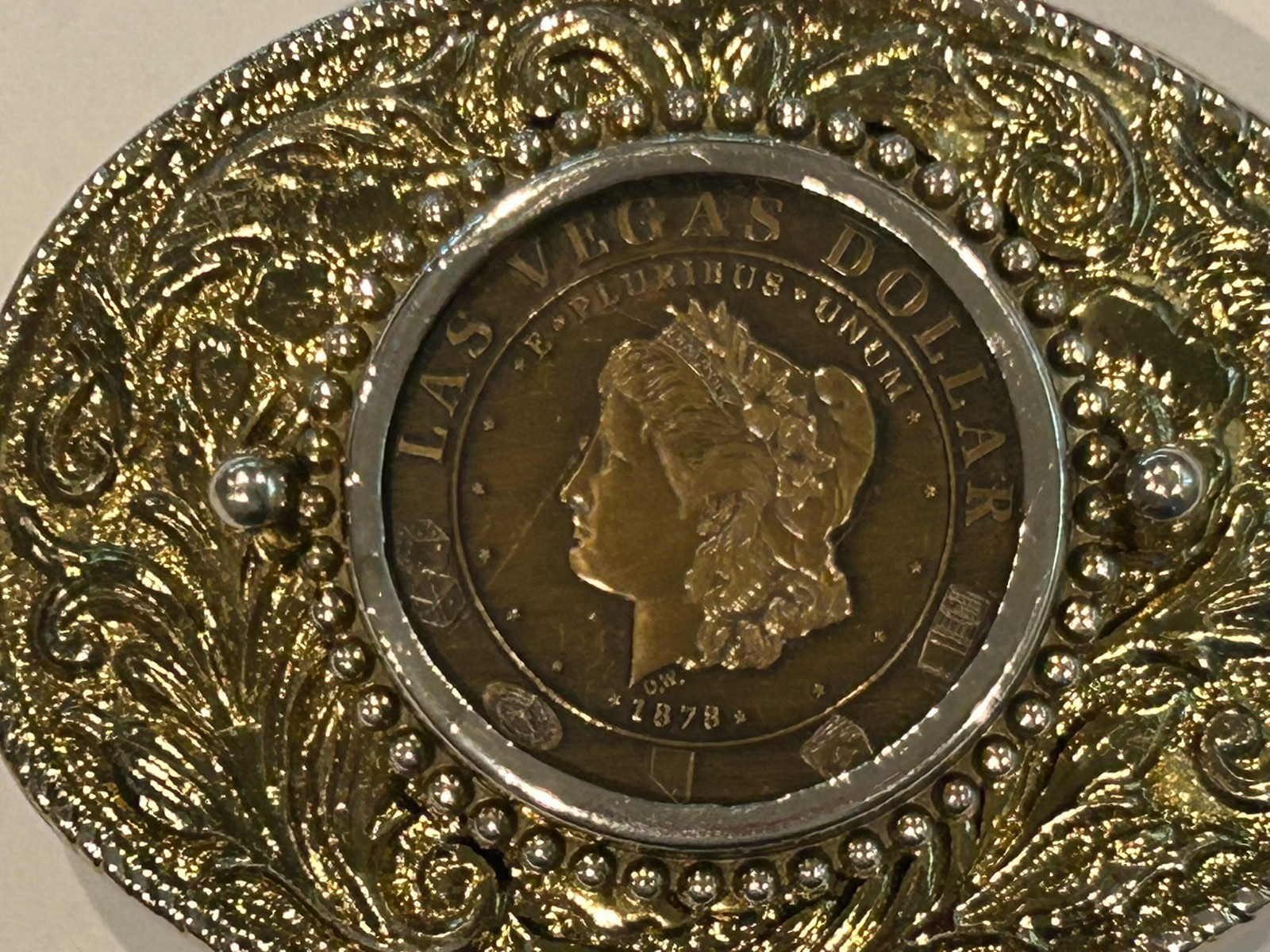 VINTAGE LAS VEGAS COIN BELT BUCKLE FAUX 1878 COIN OVAL SILVER/GOLD