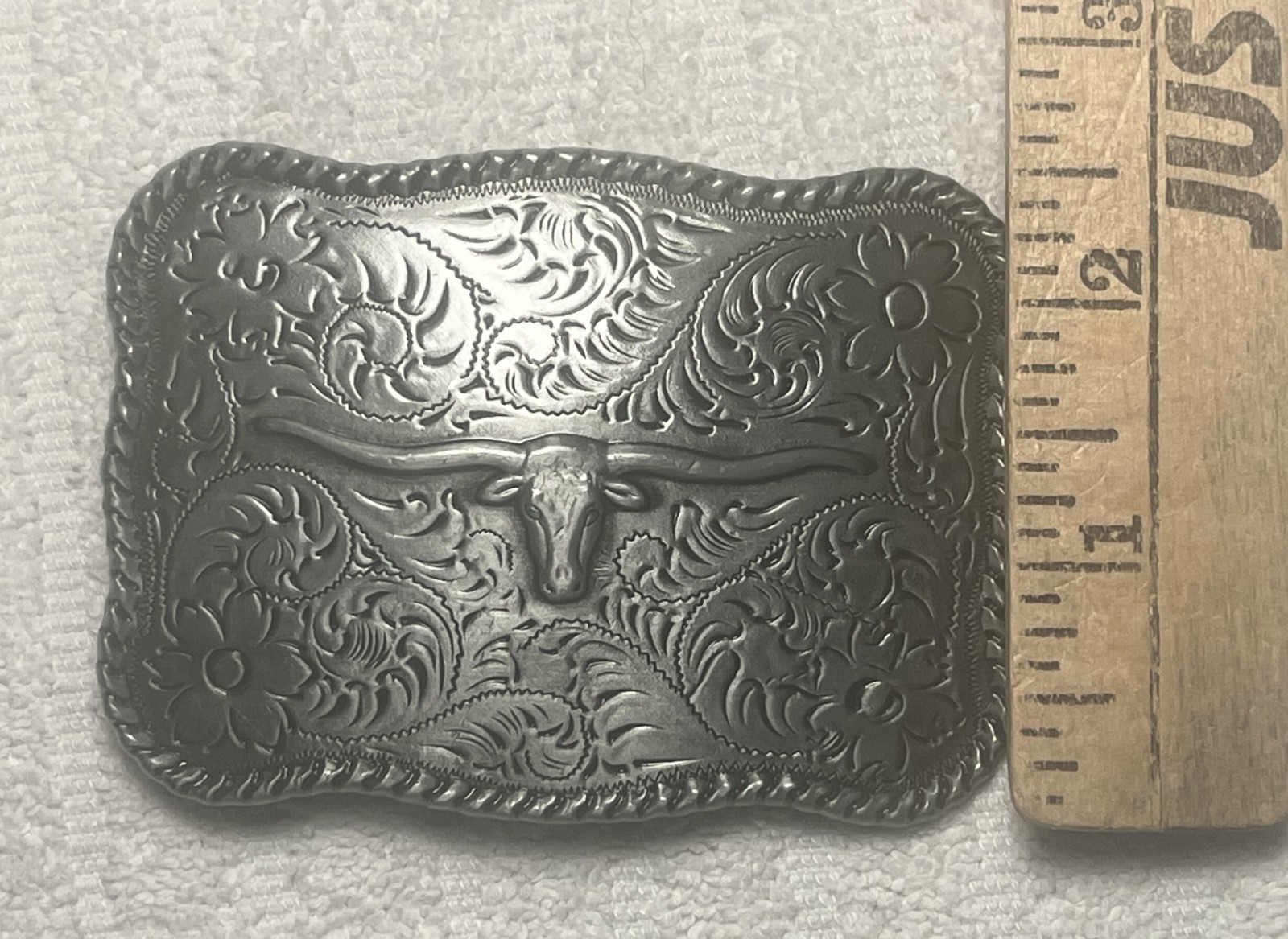 Western Antique Silver Tone Longhorn Rope Edge Floral Motif Belt Buckle