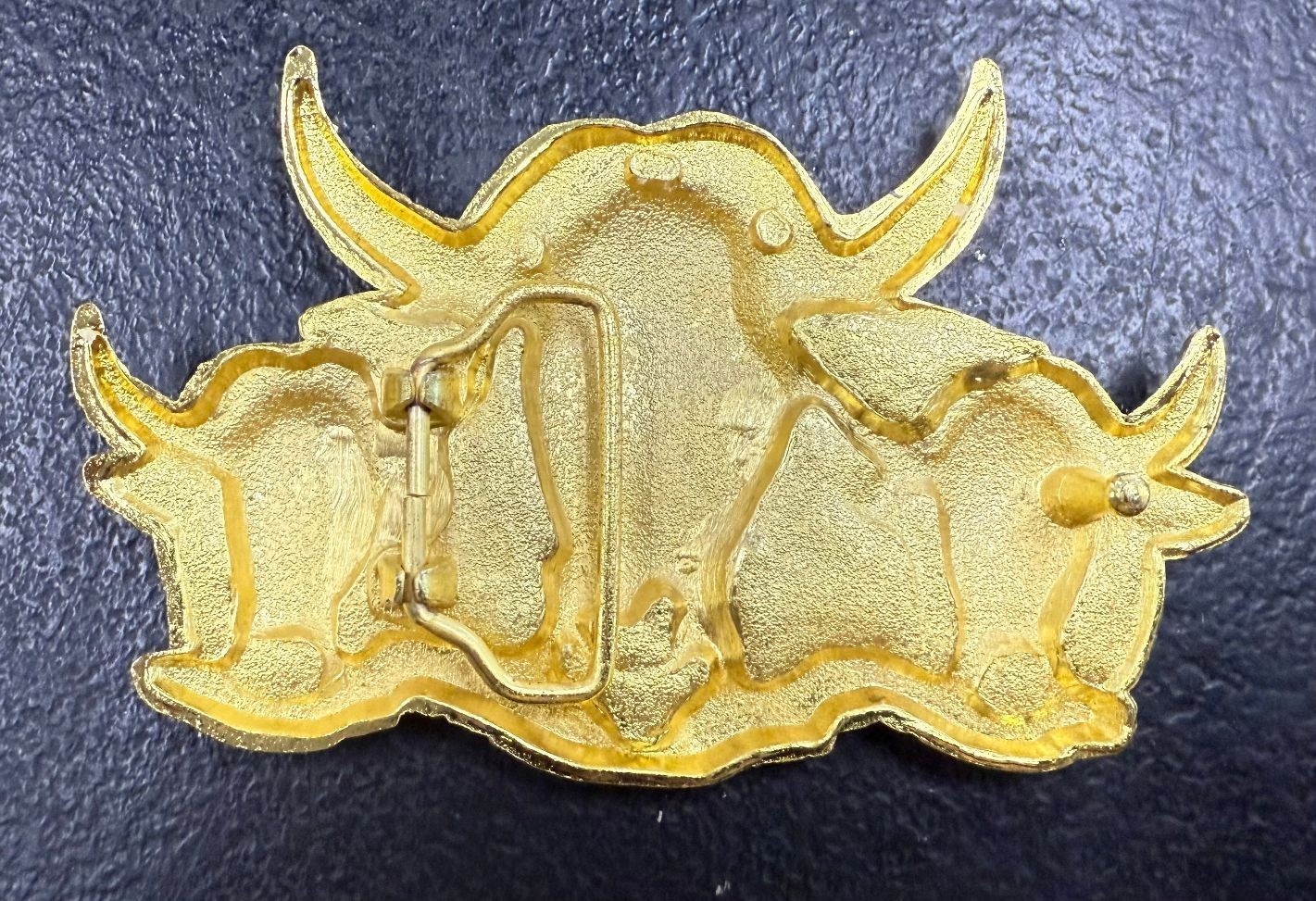 🔥 Triple Bull Head Belt Buckle – Rugged Western Power in Gold Finish 🔥
