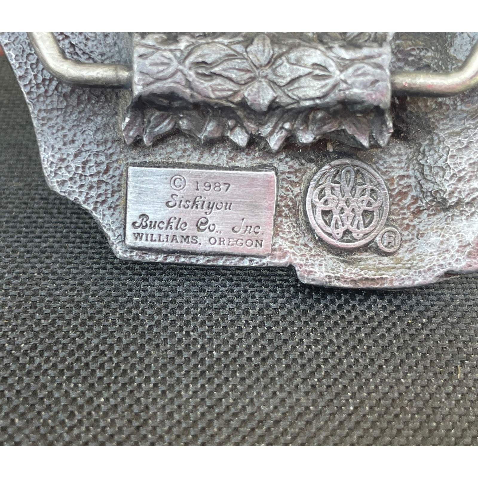 Siskiyou 1987 Vintage RV Motorhome Mountain Scene Belt Buckle L-50 Silver Pewter
