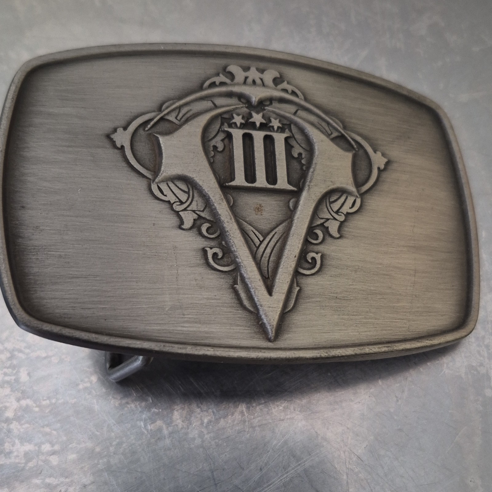 Men&rsquo;s Western Silver Tone Metal Belt Buckle Antique Finish III Emblem 1.5&Prime;