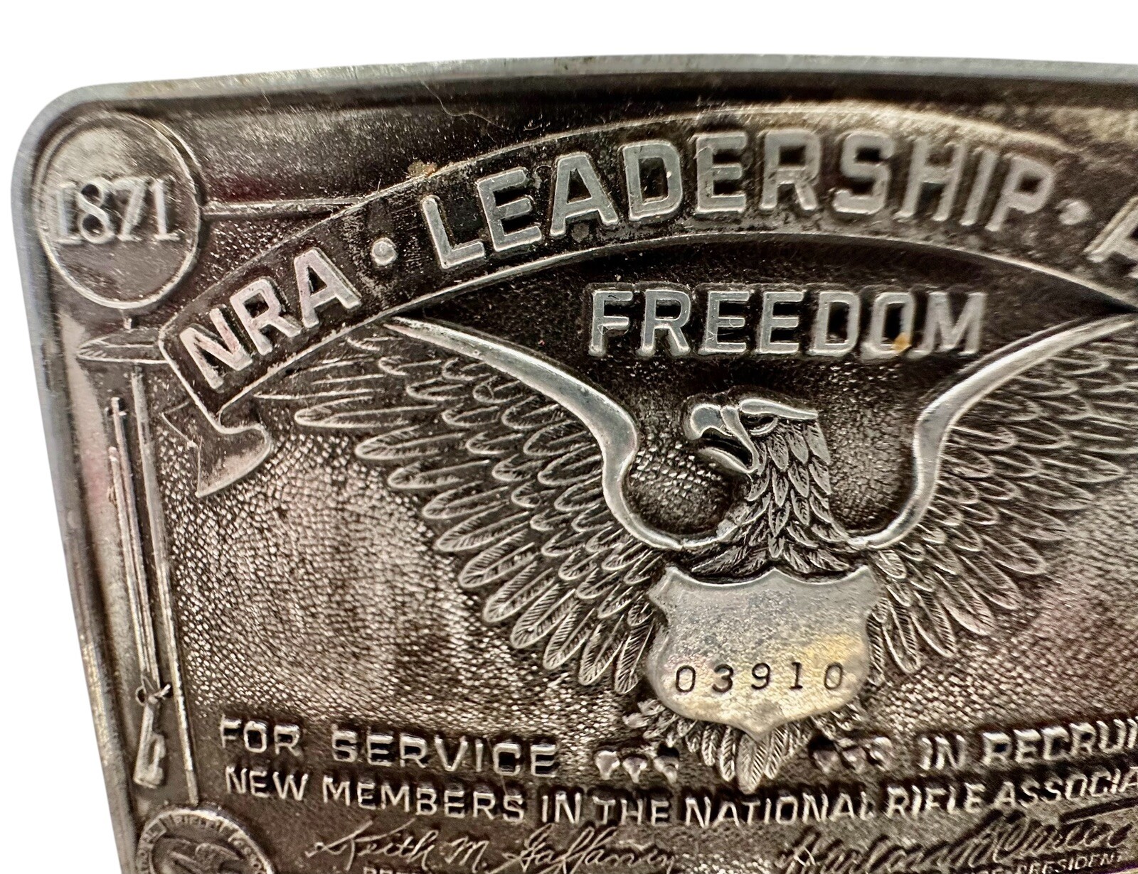 1980s NRA LEADERSHIP AWARD FOR SERVICE IN RECRUITING SILVER METAL BELT BUCKLE