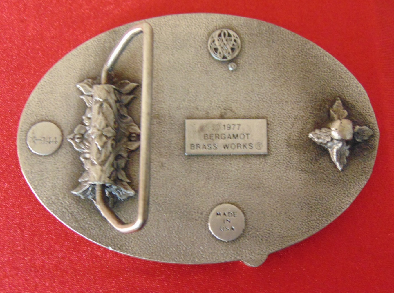 VTG. 1977 BERGAMONT BRASS WORKS « STRIKING BASS » BELT BUCKLE Model: X-144
