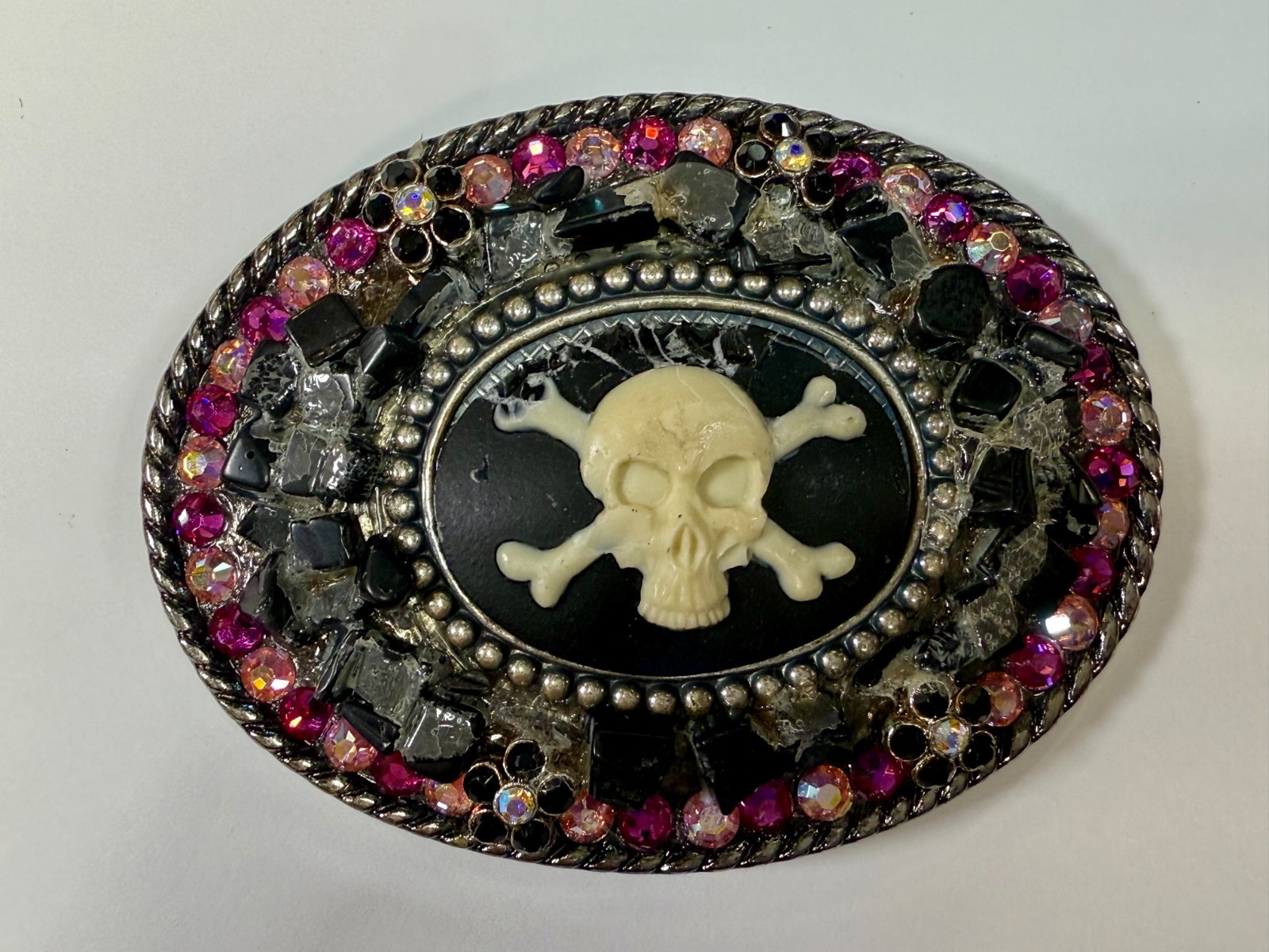 Skull Crossbones White Enamel Rhinestone Halloween Gothic Punk Vibe Belt Buckle