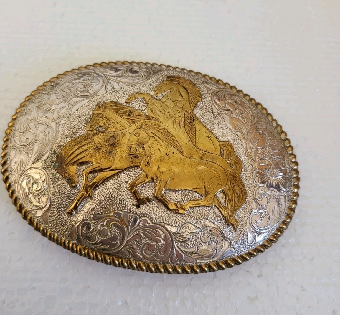 🐎CRUMRINE WESTERN BELT BUCKLE WILD HORSES OVAL SILVERPLATE ON BRONZE🐎