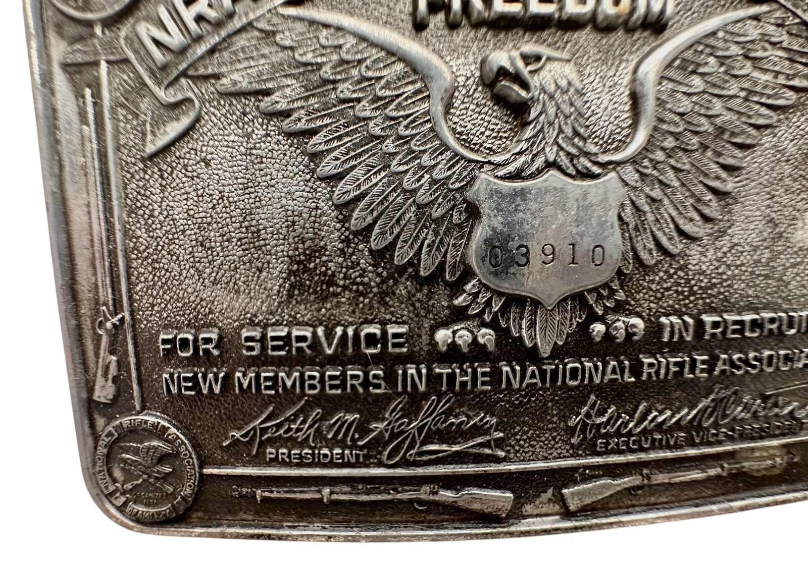 1980s NRA LEADERSHIP AWARD FOR SERVICE IN RECRUITING SILVER METAL BELT BUCKLE