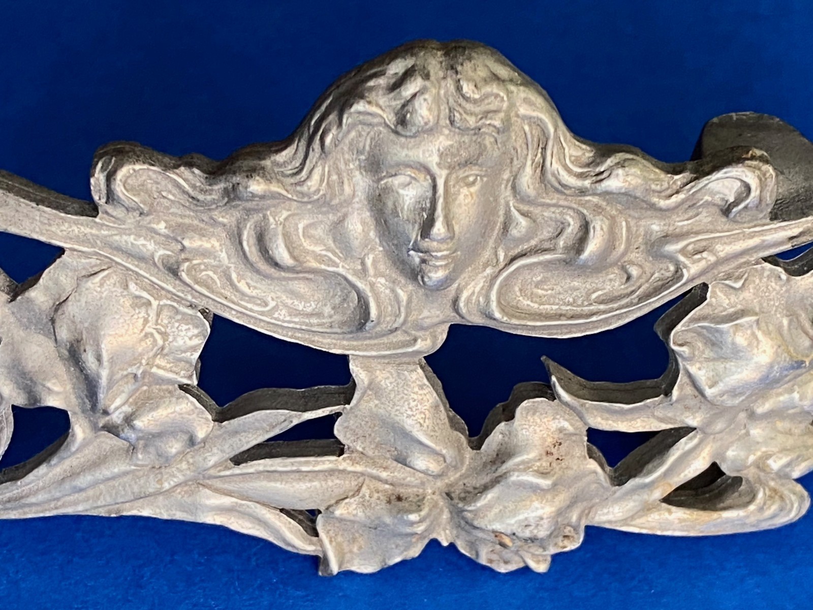 Vintage 1971 Pewter Art Deco Nouveau Face Peace Hippy Love Belt Buckle