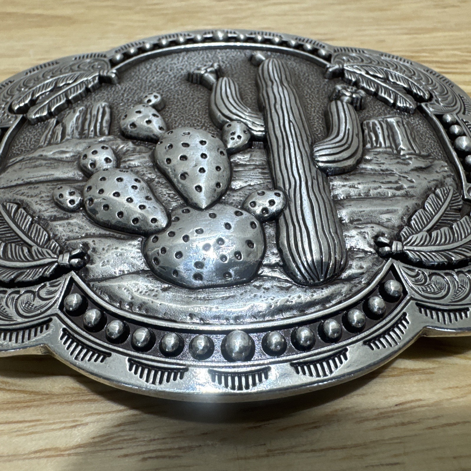 Blazin Roxx Western Nocona Belt Buckle Cactus Feathers NIB 37597