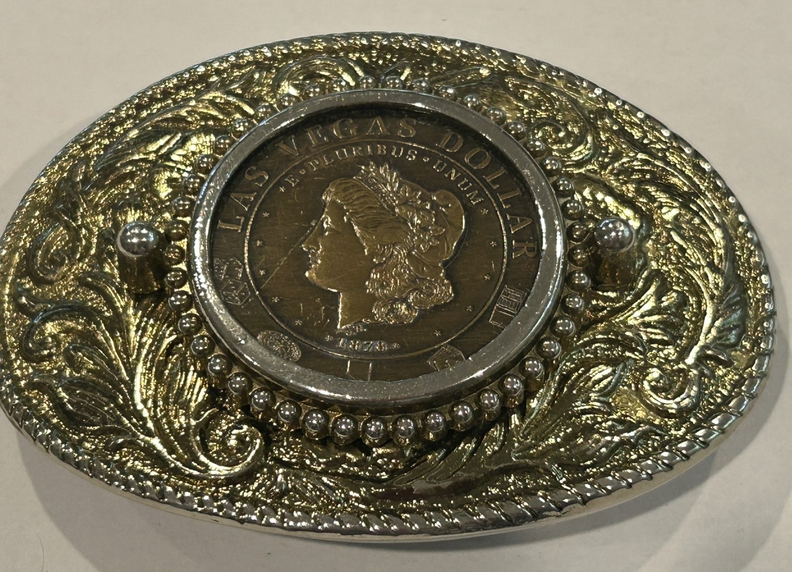 VINTAGE LAS VEGAS COIN BELT BUCKLE FAUX 1878 COIN OVAL SILVER/GOLD