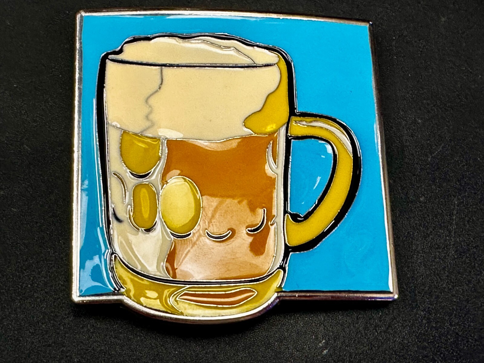 Drinking Glass Beer Mug Overflowing Beer Novelty Bar Gag Gift Belt Buckle