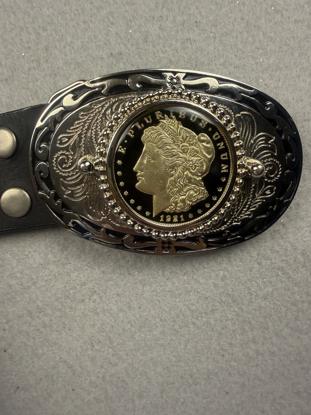 Men&rsquo;s Western Oval Metal Belt Buckle 1921 Morgan Silver Coin E PLURIBUS UNUM