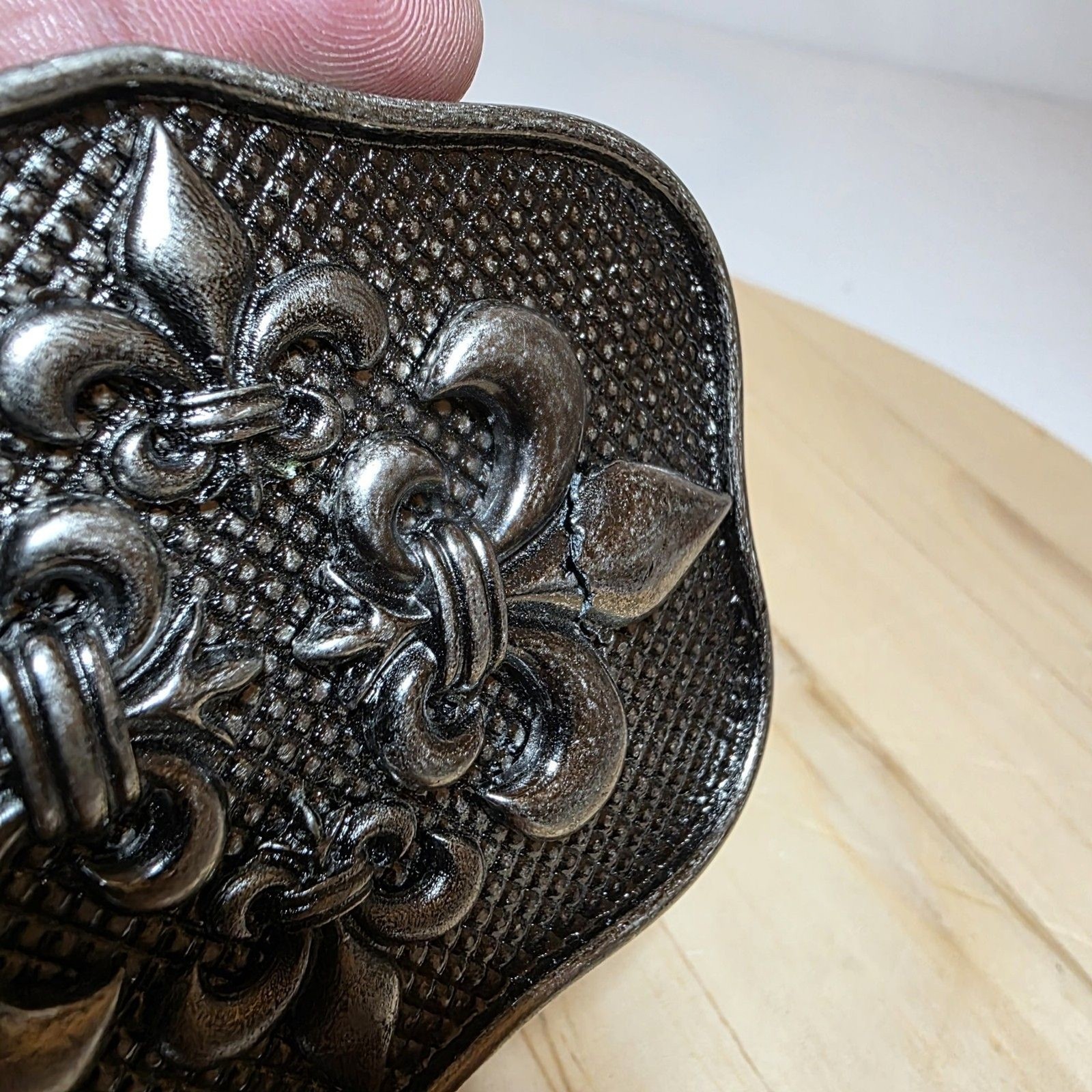 Four Fleur-de-Lis motifs belt buckle antique dark silver finish rectangular shap