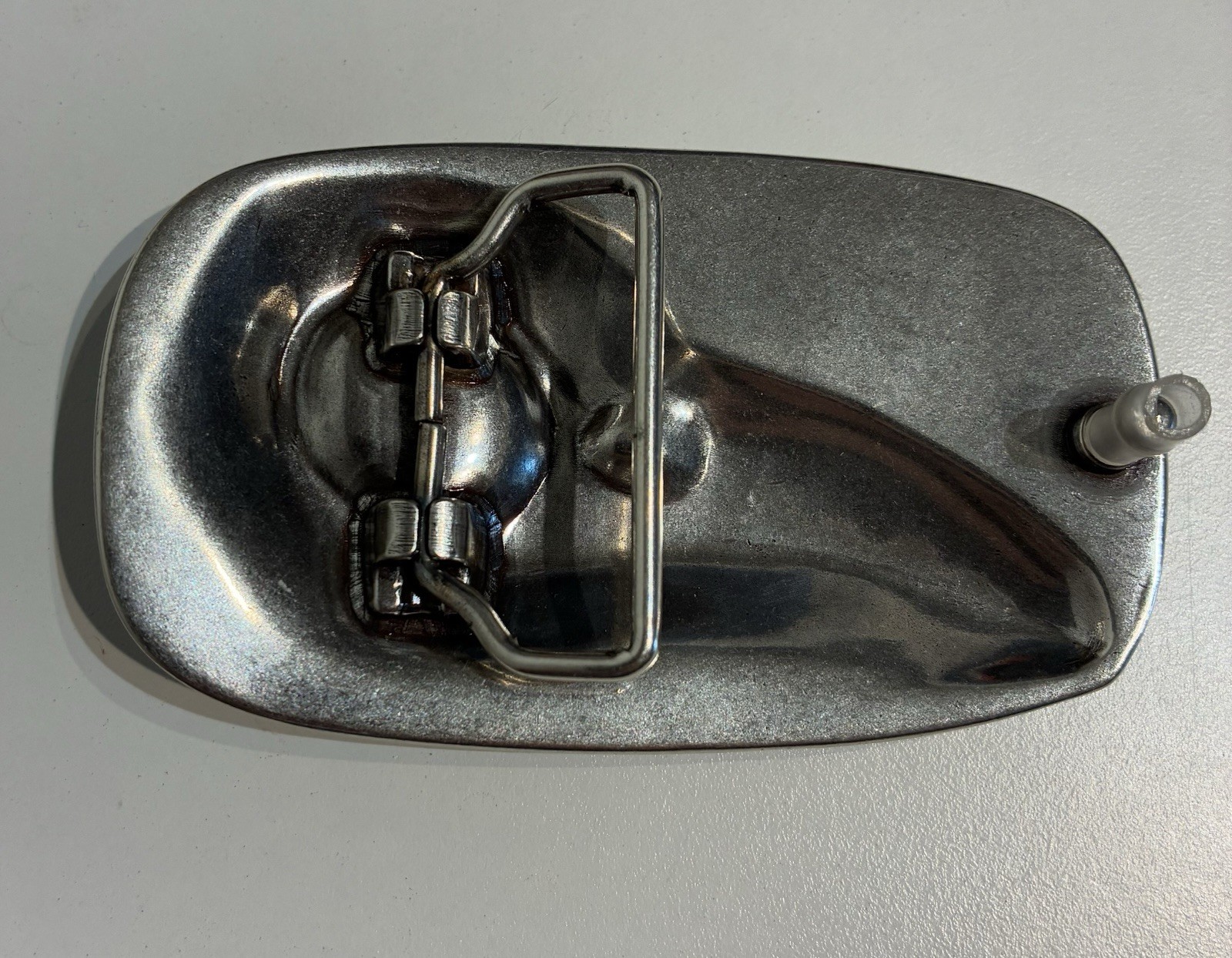 Raven Skull Belt Buckle · Minimalist Silver-Tone Zamak · Modern Gothic