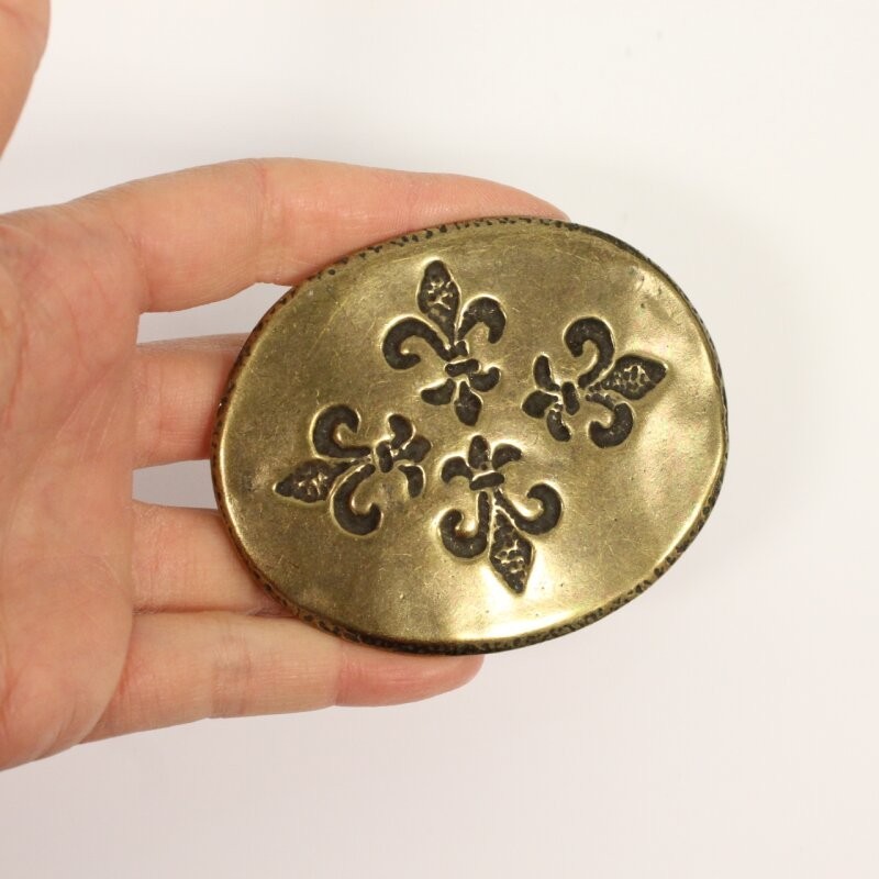 Fleur de Lys Quartet Belt Buckle in Antique Brass – Decorative Metal Buckle