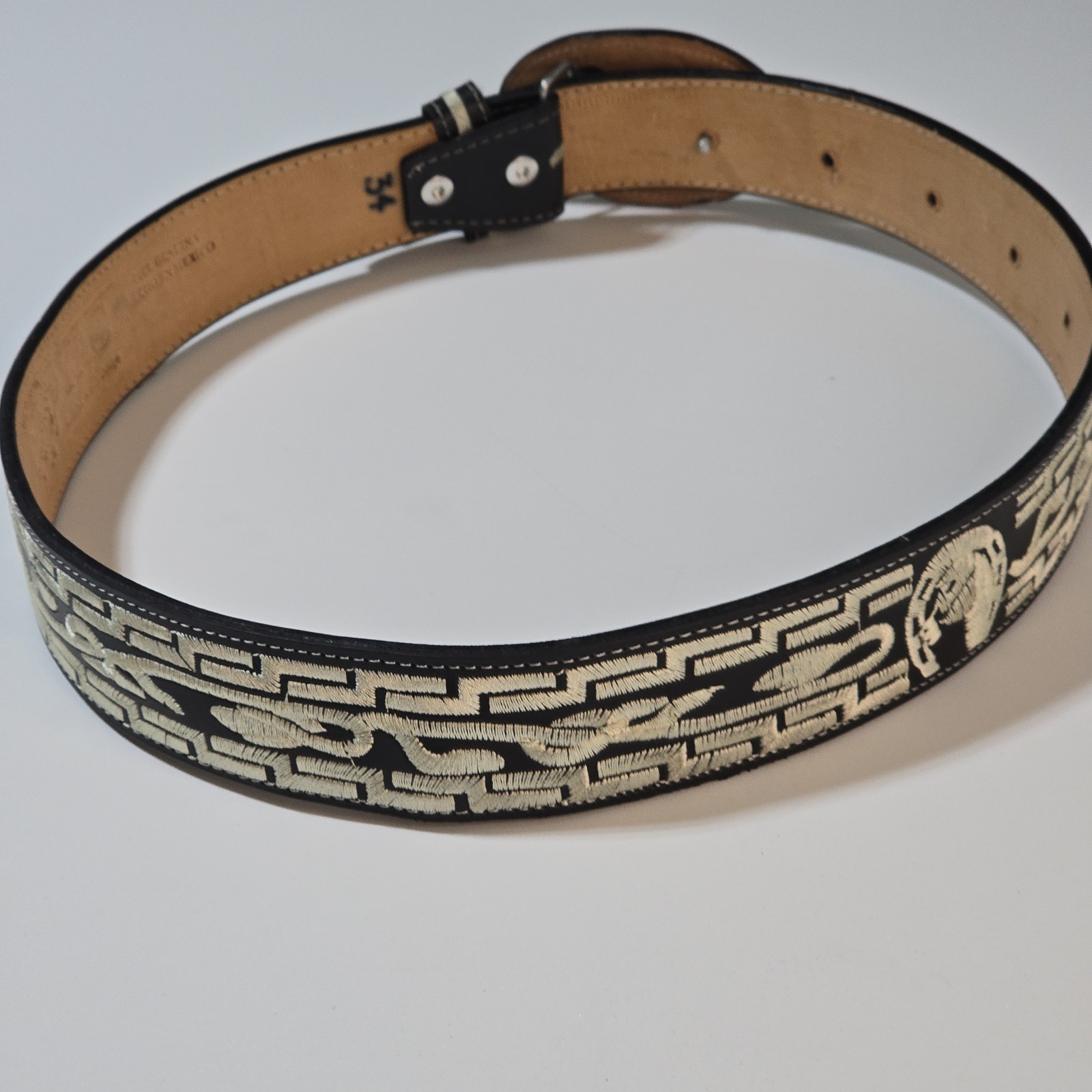 YAC Leather And Silk Blk And White Horse Head Design Belt 34&Prime;