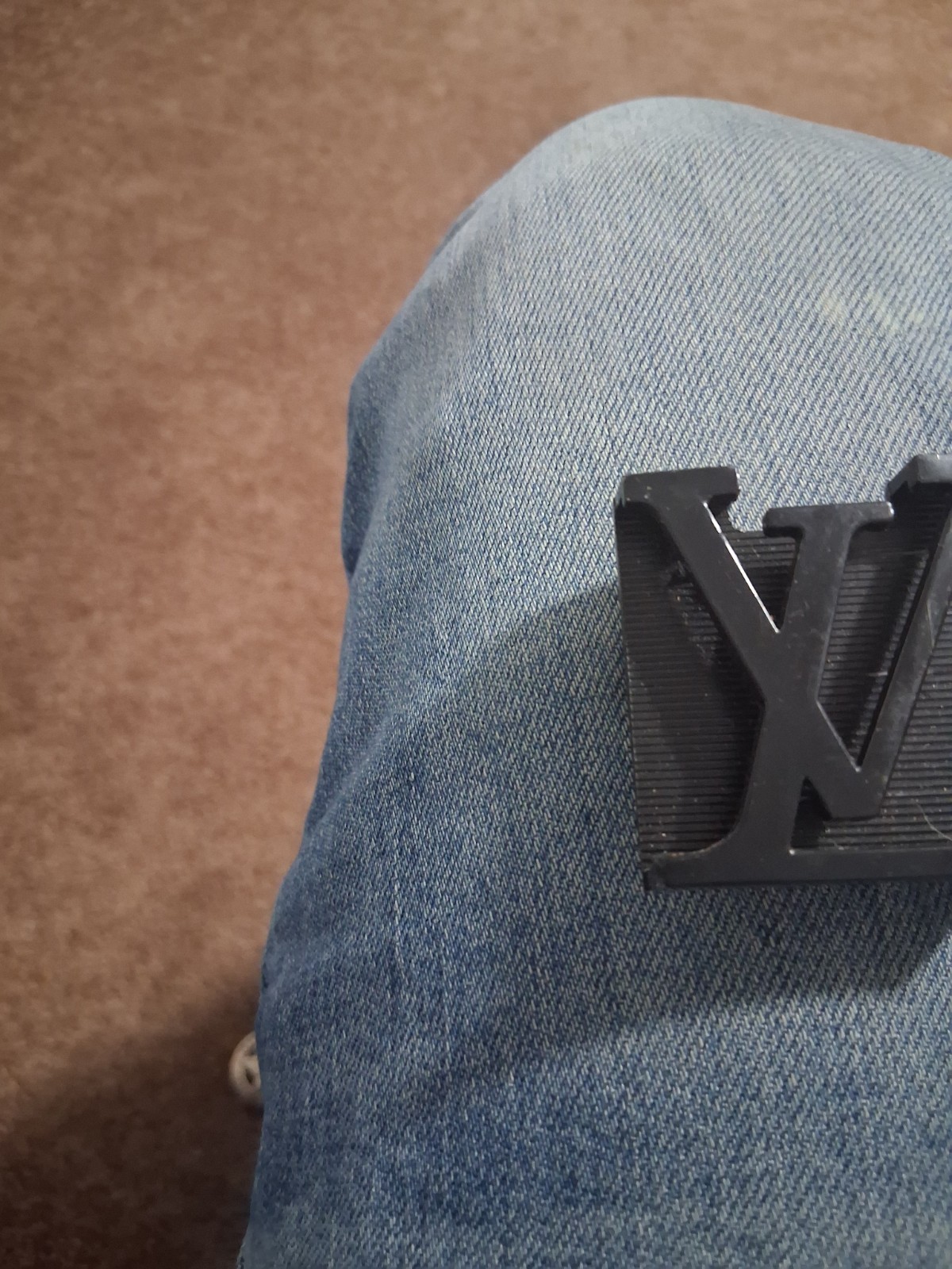 Louis Vuitton Men&rsquo;s LV Logo Belt Buckle Black Metal Fits 1.5 in Belt
