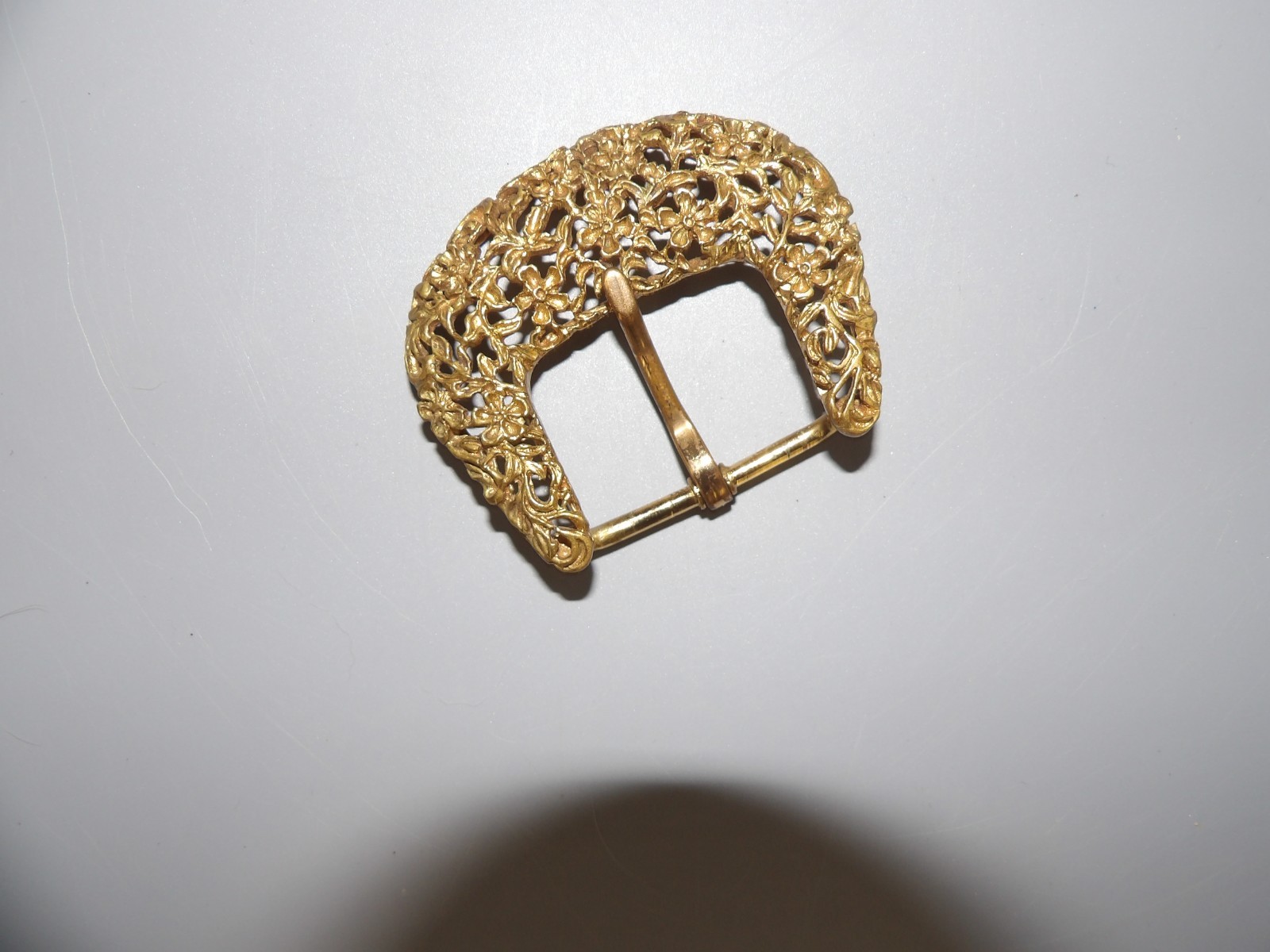 Belt Buckle, Ladies Vintage Filigreed 3&Prime; x 2 1/2&Prime; Fits 1 1/2&Prime; Wide Belt. Brass.