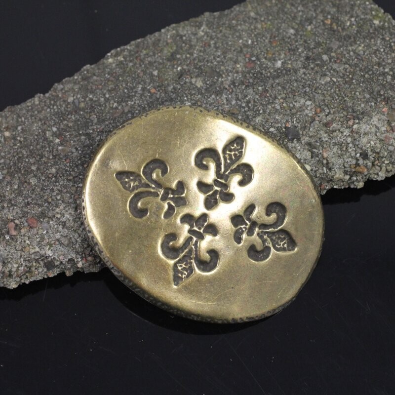 Fleur de Lys Quartet Belt Buckle in Antique Brass – Decorative Metal Buckle