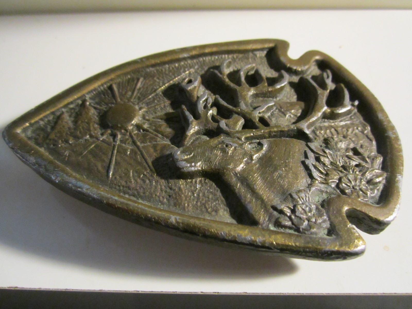 1979 DEER SCENE WITH SUNSHINE BELT BUCKLE HEAVY- GW-26