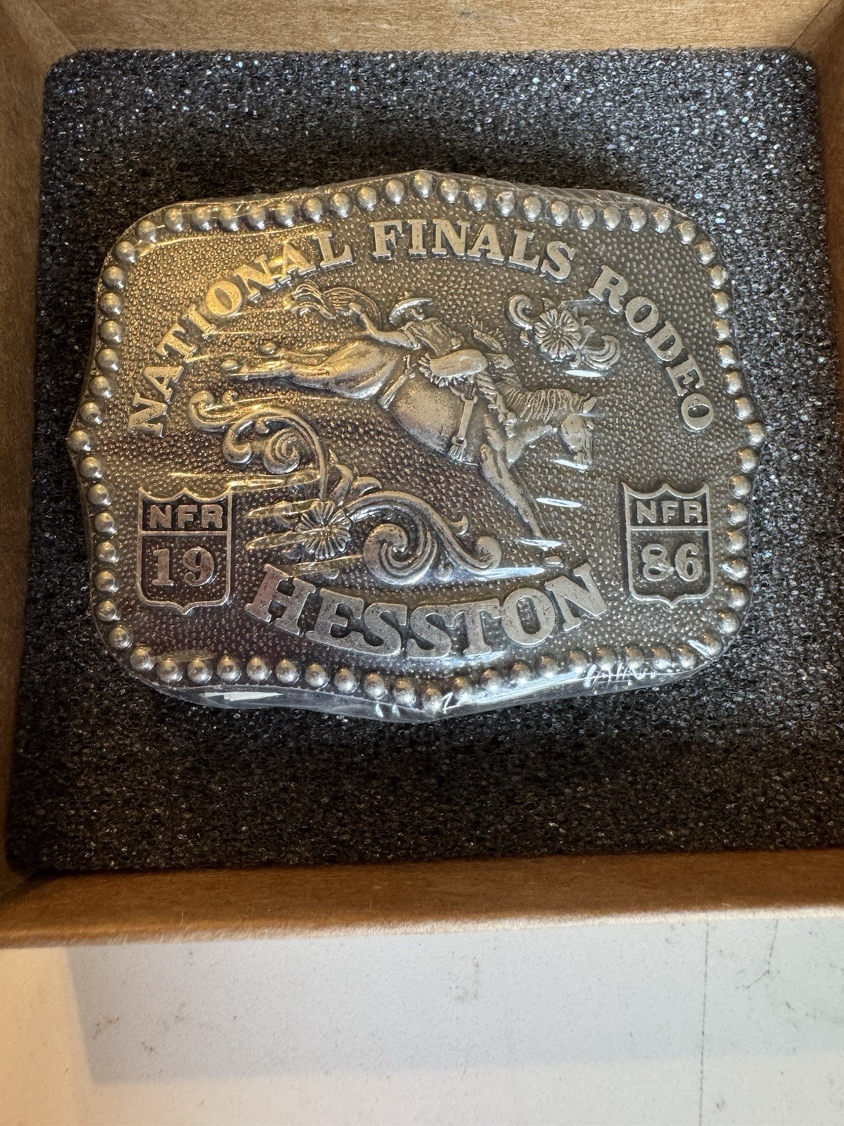New 1986 HESSTON NFR NATIONAL FINALS RODEO Belt Buckle – In Package