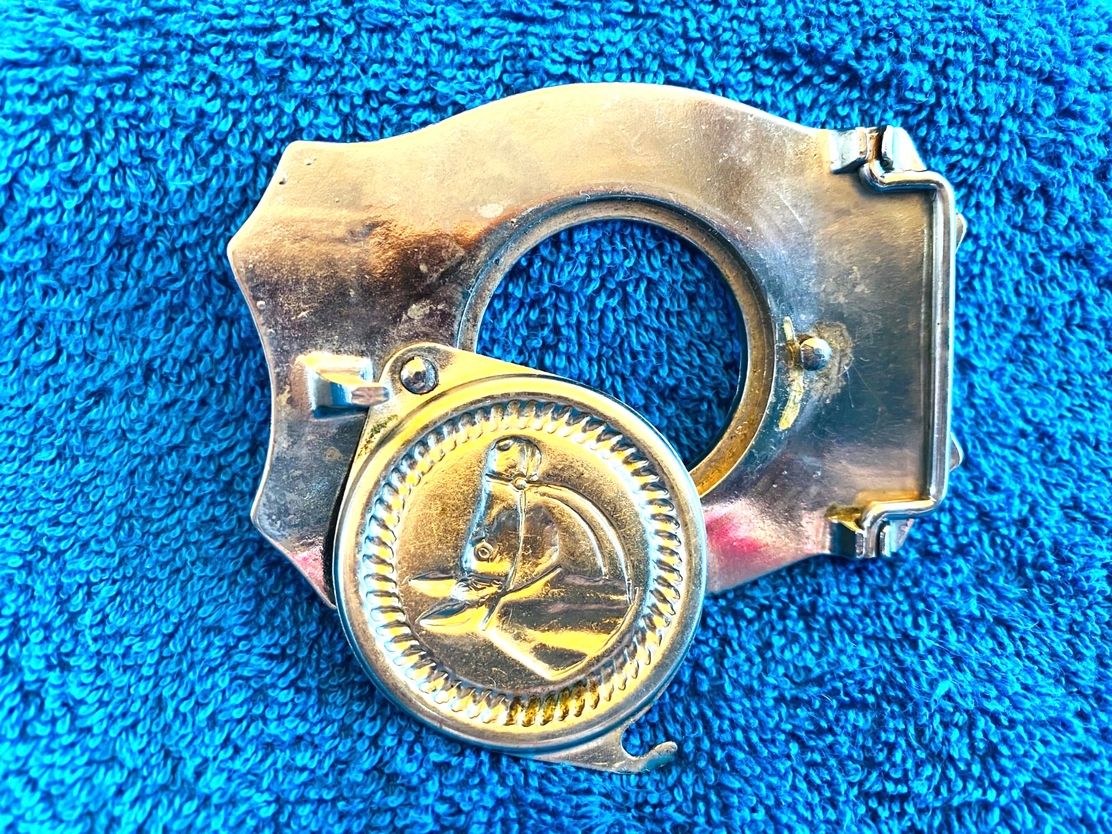 WESTERN BELT BUCKLE Silver Metal HORSE OR COIN MEN S ACCESSORIES CLASSIC LOOK