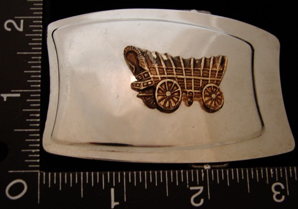 LI08128 VINTAGE ***GOLDTONE COVERED WAGON*** SILVERTONE WESTERN BELT BUCKLE