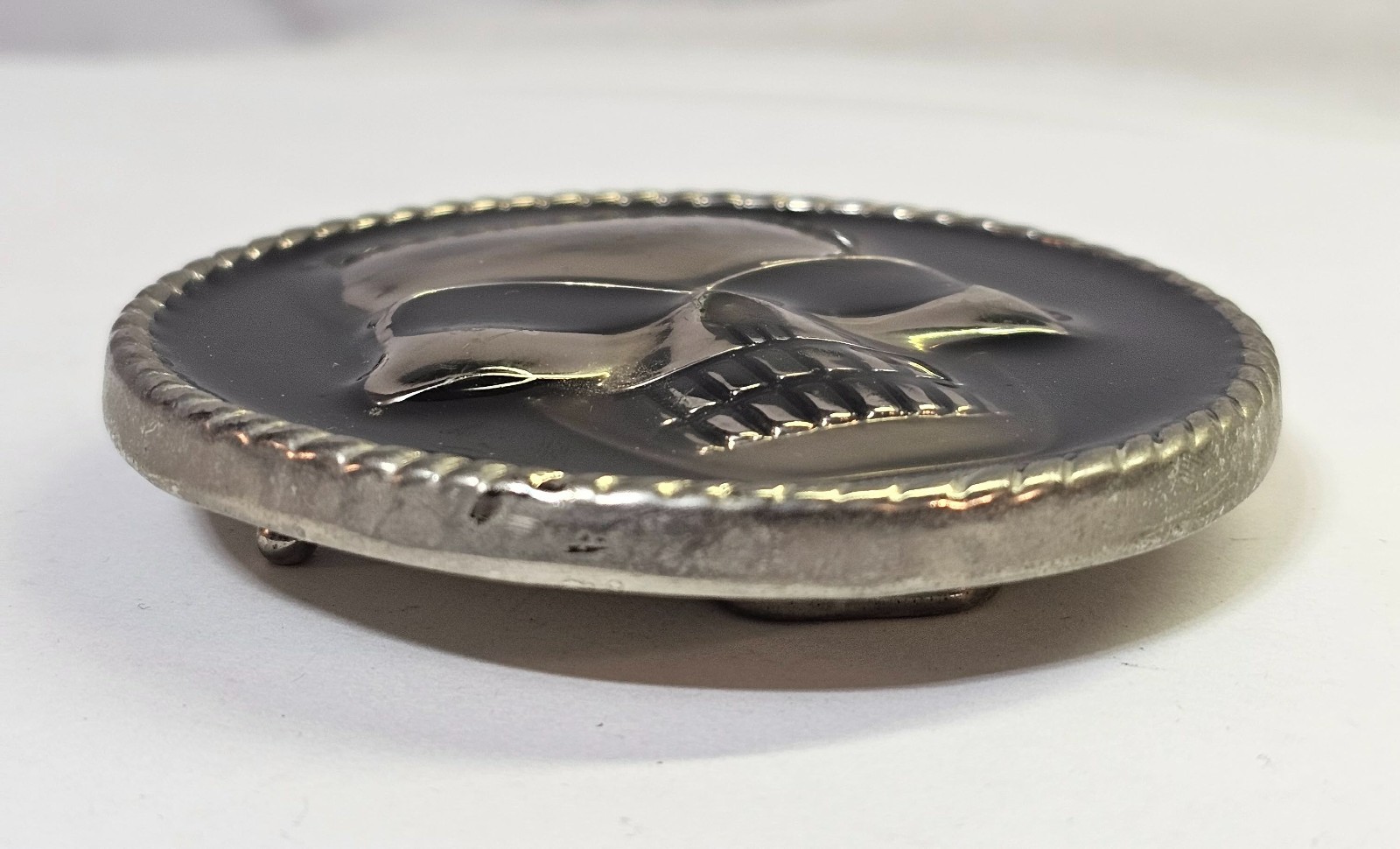 Skull Belt Buckle Round Silvertone Metal Biker halloween Italia Large Heavy- B2