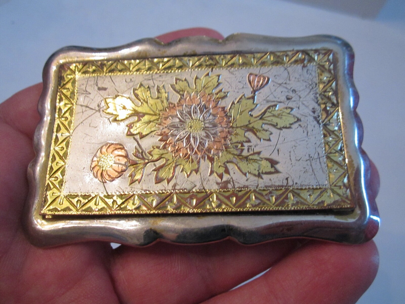 TRI COLOR PLATED FLOWER DESIGN BELT BUCKLE – VINTAGE – 3 1/2&Prime; X 2 1/4&Prime; – GW6