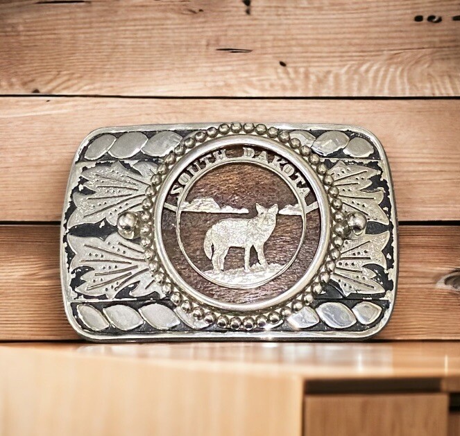 SOUTH DAKOTA State belt buckle silver toned with wooden background Disk 3d wolf