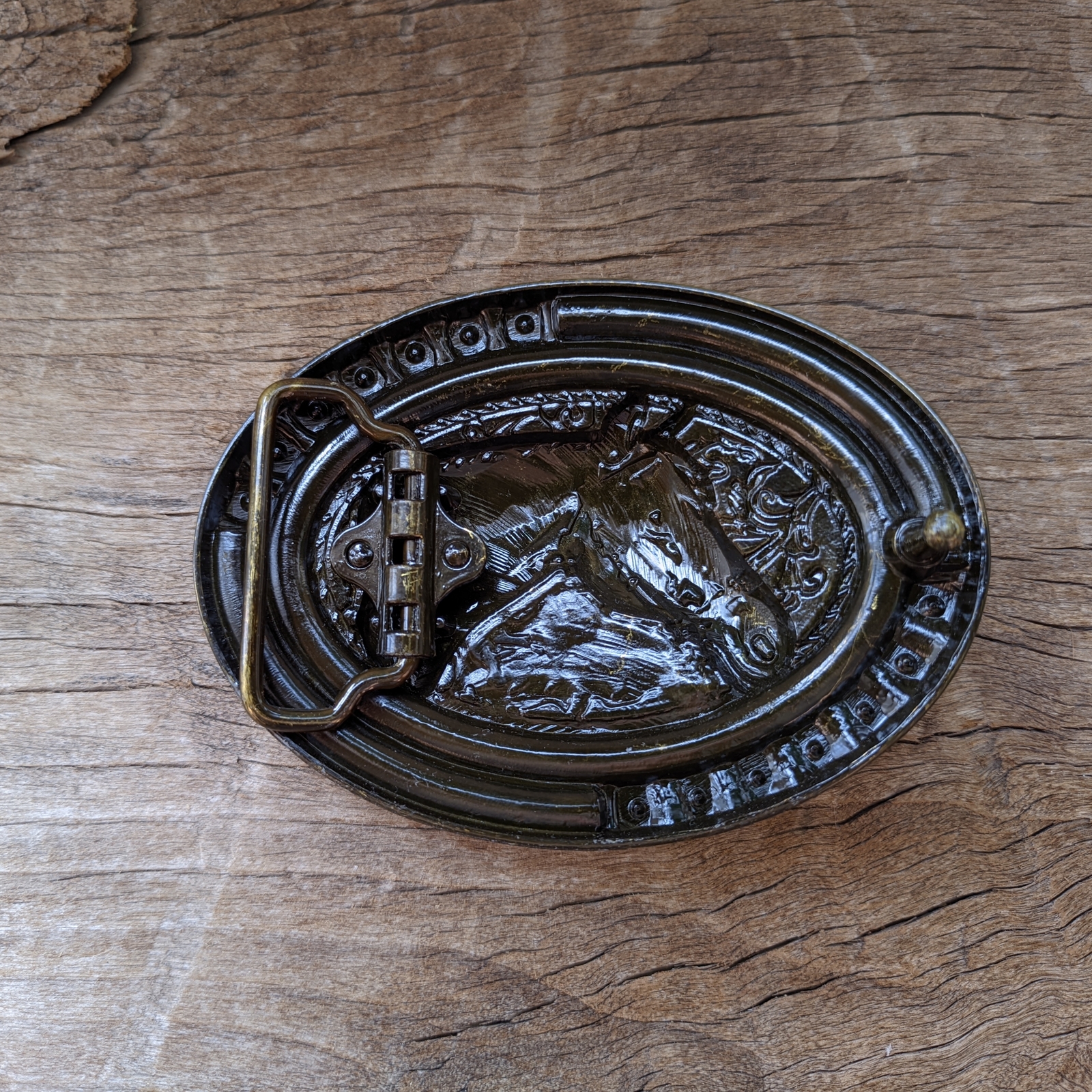 Horse Head w/Coral Stone – Mens Belt Buckle – Zircon Alloy Retro Western Cowboy