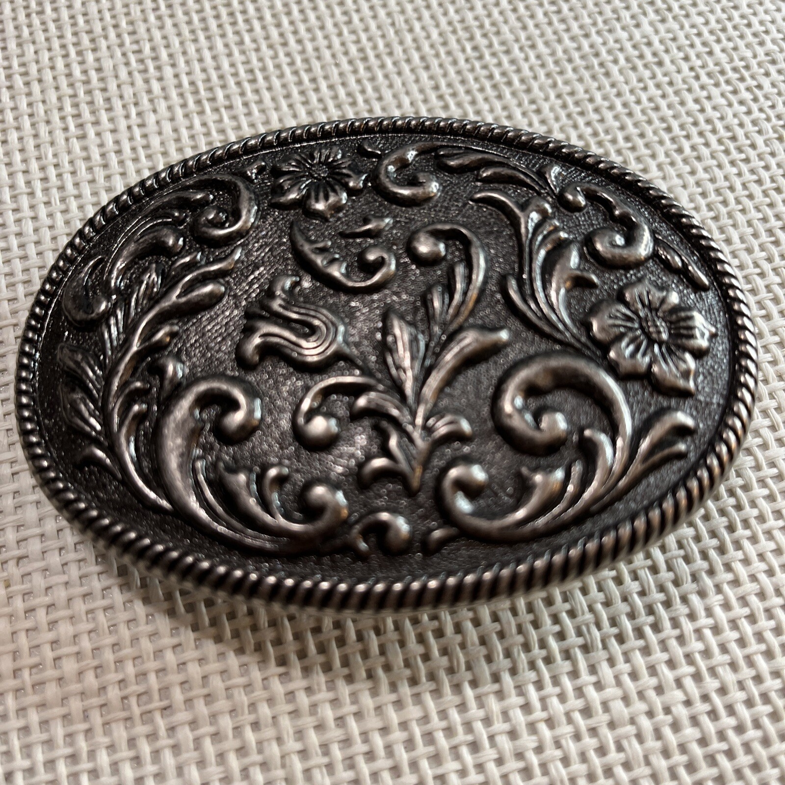VTG Ornate Silver Pewter-toned Belt Buckle Raised Flower Filigree Scrollwork EUC