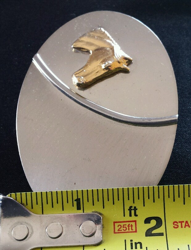 SIMPLE SHINY SILVER TONED OVAL WESTERN BELT BUCKLE WITH A 3D GOLD COLORED HORSE