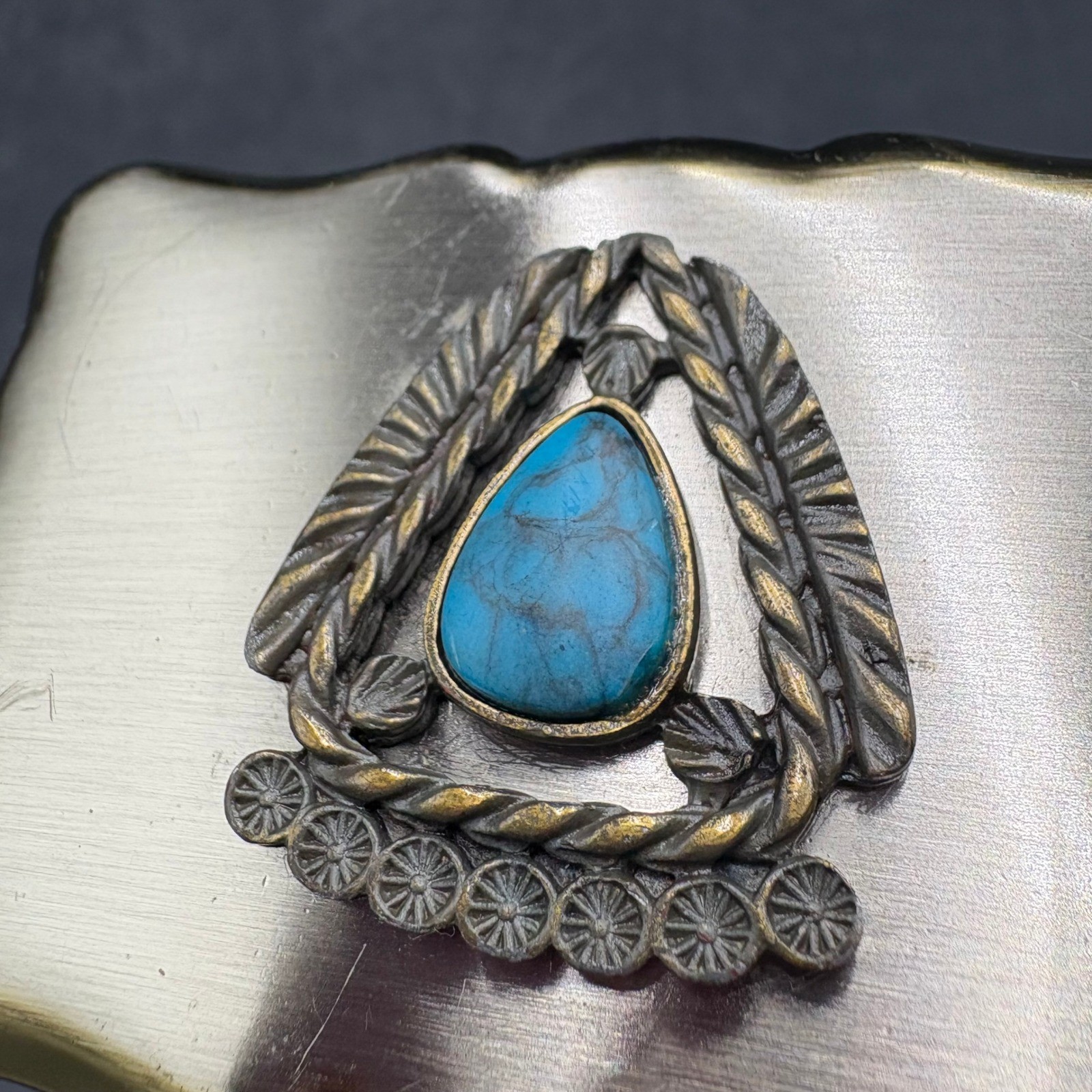 Vtg Native American Theme Belt Buckle Faux Turquoise Scalloped Edge Southwestern