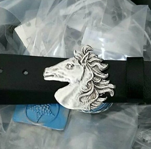 Horse Head Belt Buckle With Detailed Design In Antique Silver Finish