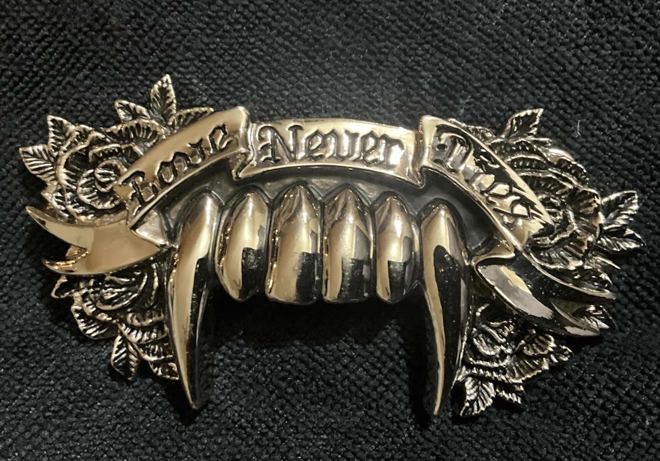 Fang Belt Buckle LOVE NEVER DIES Vintage Metal Rock Rebel Used