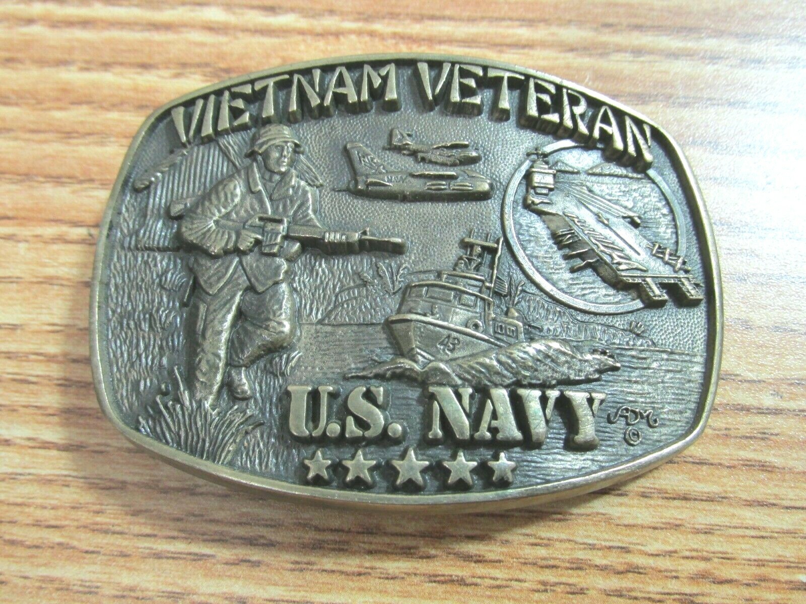 FIRST EDITION VIETNAM VETERAN U.S. NAVY AWARD DESIGN METALS BELT BUCKLE NO 104