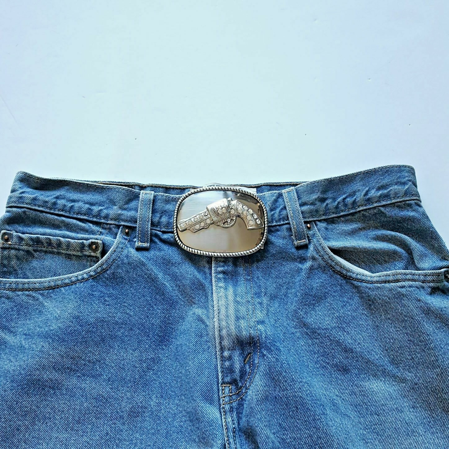 Buckle: Fun Silver Buckle with decorated crystal revolver